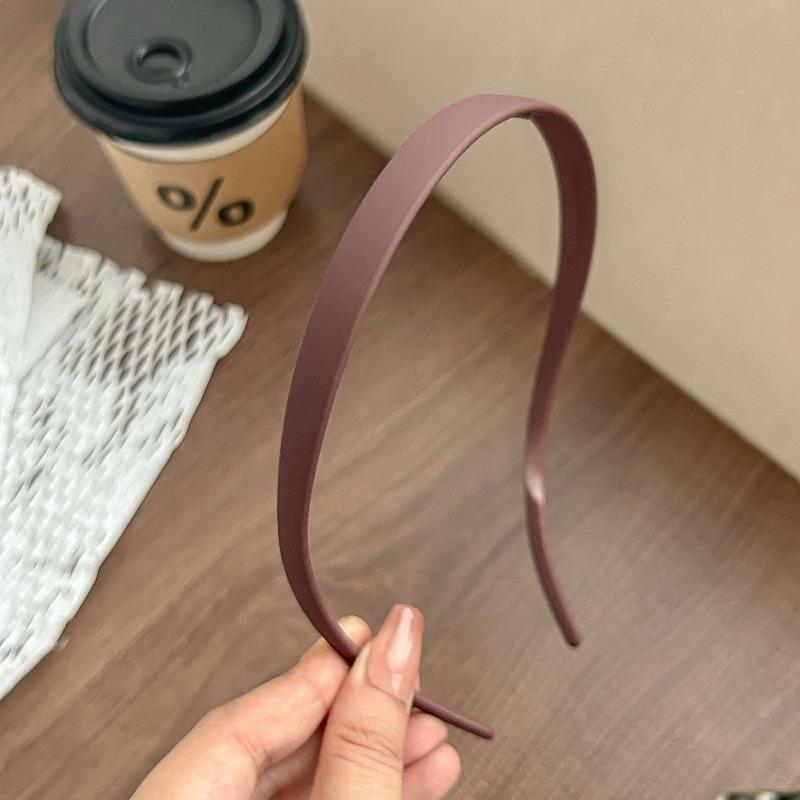 1Pc matte U-shaped headband, no pressure and comfortable design, is a daily headgear accessory for face washing and makeup