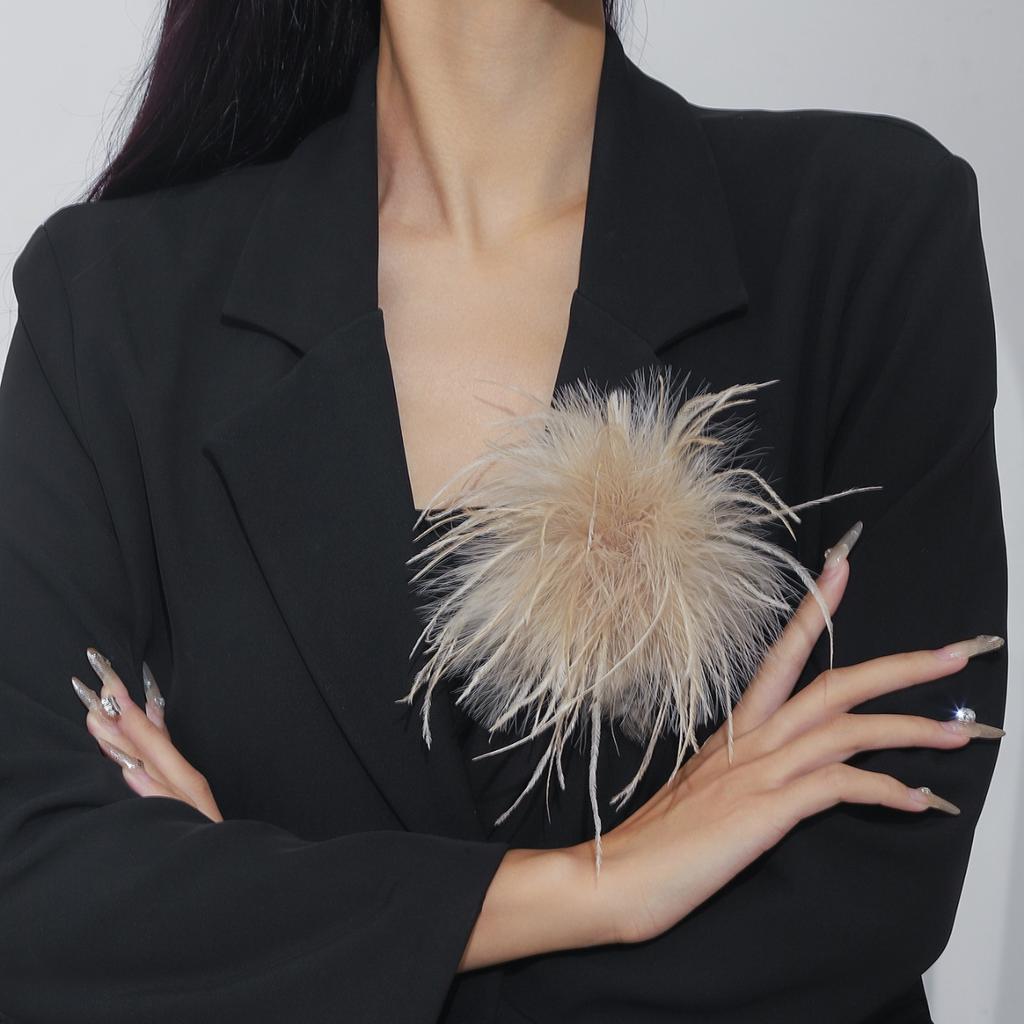 15CM Vintage Artificial Feather Brooch for Women French Style Handmade Exaggerated Lapel Pins Weddings Party Jewelry Accessories