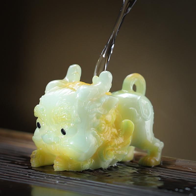 Color-Changing Pixiu Tea Pet with Gold Ingot - Tea Table Decoration & Kung Fu Tea Set Accessory