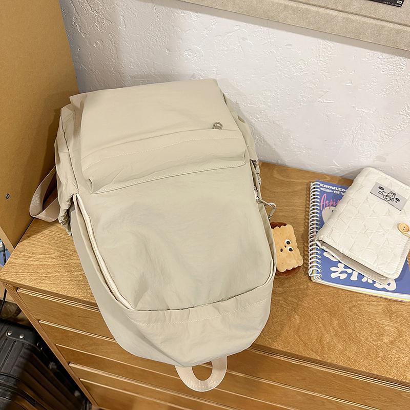 Simple Student Backpack with Large Capacity Multiple Pockets Casual and Lightweight Suitable for Daily and Student Use