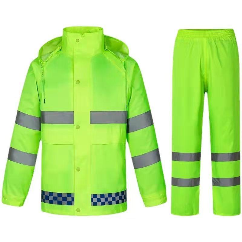 Set Impermeabile e Pantaloni Riflettenti 150D: Spalle scoperte, Spessore maggiorato, Protezione integrale per lavori gravosi e sotto la pioggia battente.