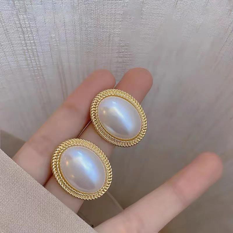 Boucles d'Oreilles Irrégulières Ovales Carrées Creuses Élégantes Rétro Zirconium Imitation Perle pour Femmes Fête Hiver Automne Bijoux