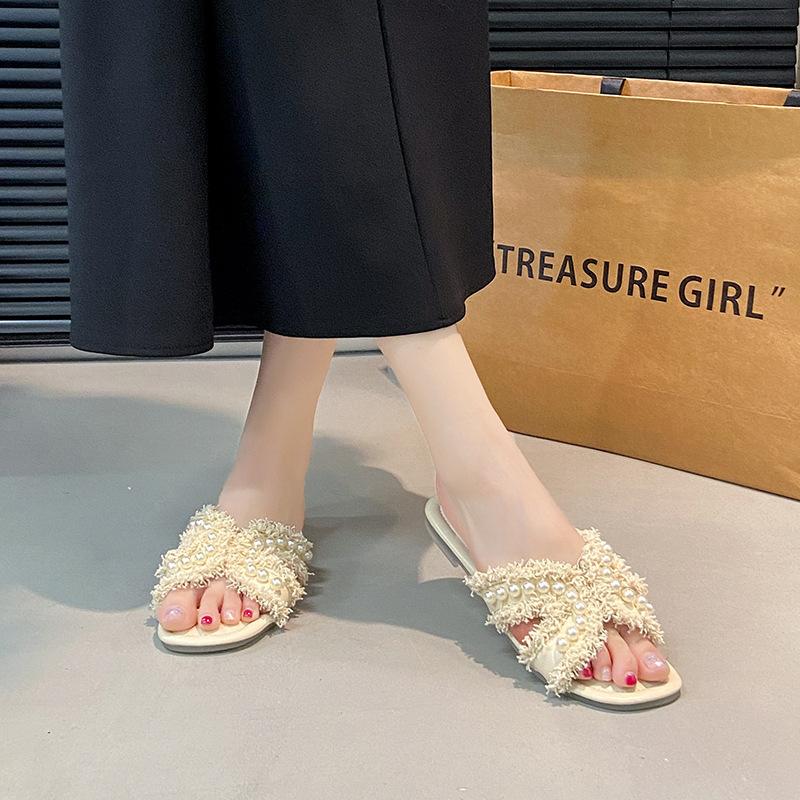 Design sense wear 2025 women's new summer small fragrant wind cool pearl niche slippers seaside beach one-word drag