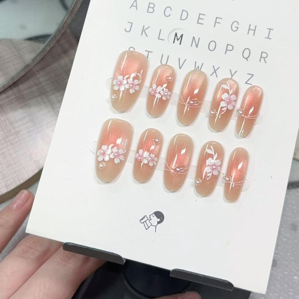 Cat Eye Polka Dot Detachable Nails with Bow Patches - Cute Handmade Nail Art for New Year