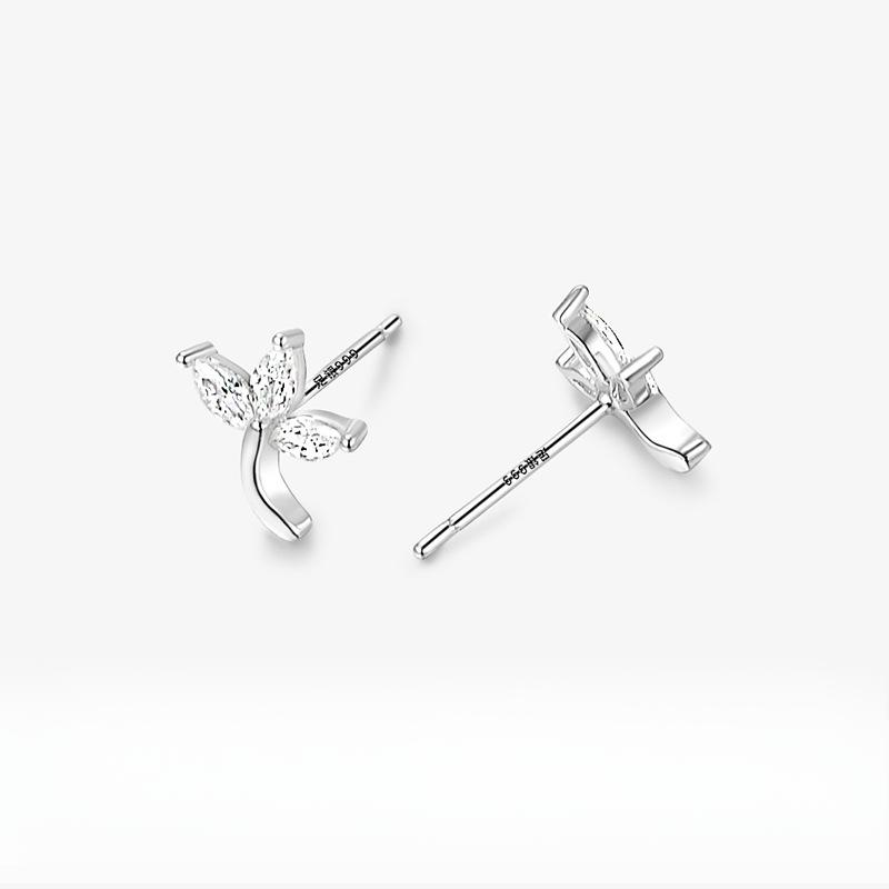 Small and Fresh Leaf Earrings Maple Leaf Earrings for Women's Ear Piercings Niche Design