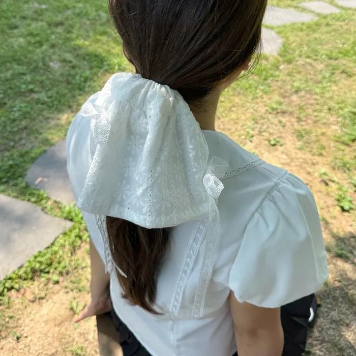 daisy scrunch