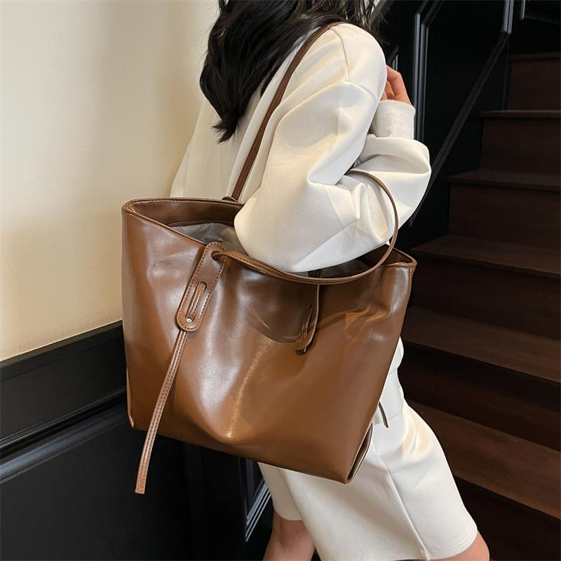 Large Capacity Tote Bag with Dual Handles Stylish Women's Shoulder Bag for Work Shopping and Everyday Use