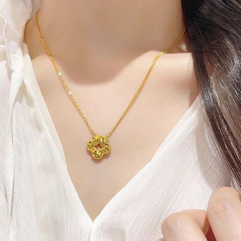 Crushed Ice Clover Necklace & Bracelet Set: Elegant Gift for Girlfriend