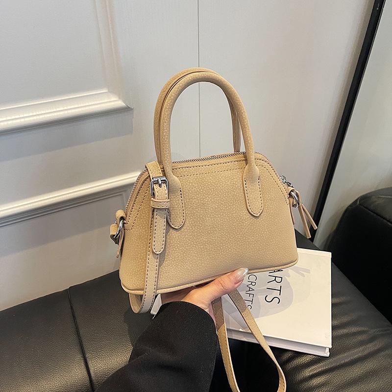 

Нишевая матовая сумка-ракушка новая женская универсальная с чувством легкой роскоши в стиле ретро на плечо, сумка-мессенджер хаки