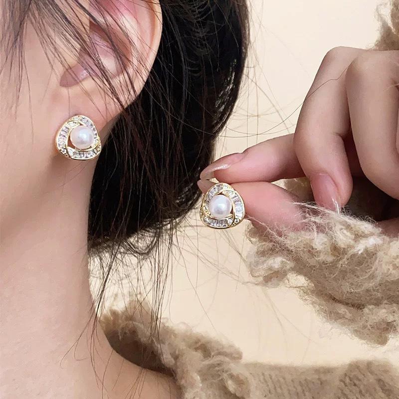 

Sparkling zircon square earrings light luxury high-end pearl stud earrings simple commuting temperament ear clips no ear piercings ins
