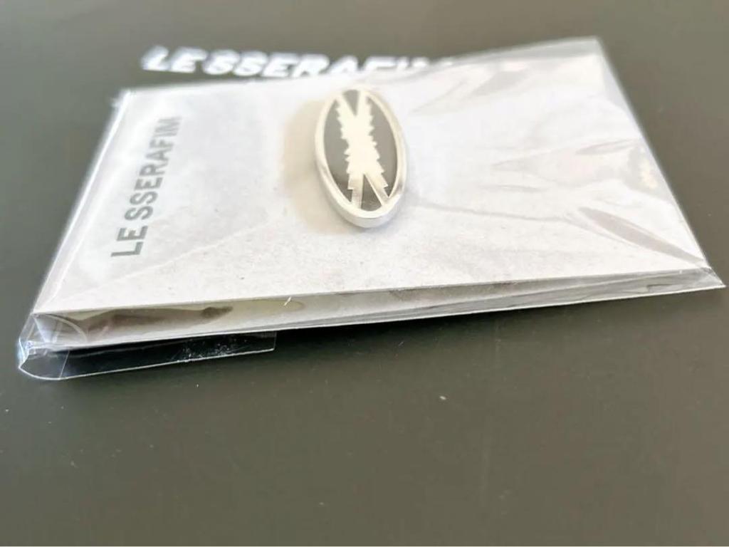 [USED] Rus1LE SSERAFIM OVAL BADGE