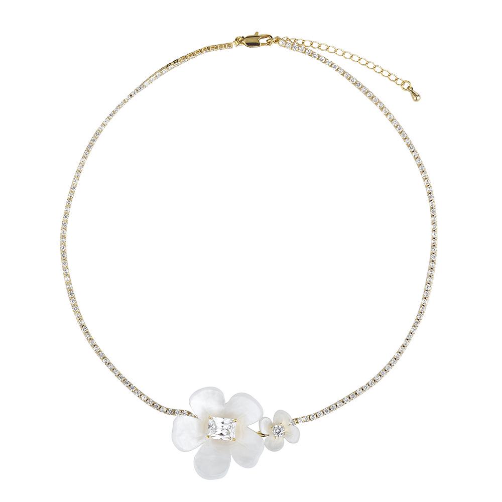 Elegante Freesien-Blütencluster-Halskette: Leichter Luxus Schlüsselbein Kette & Kristall Choker für Damen
