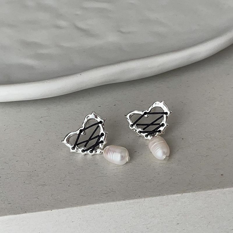 Black Heart Freshwater Pearl Earrings Stylish Jewelry