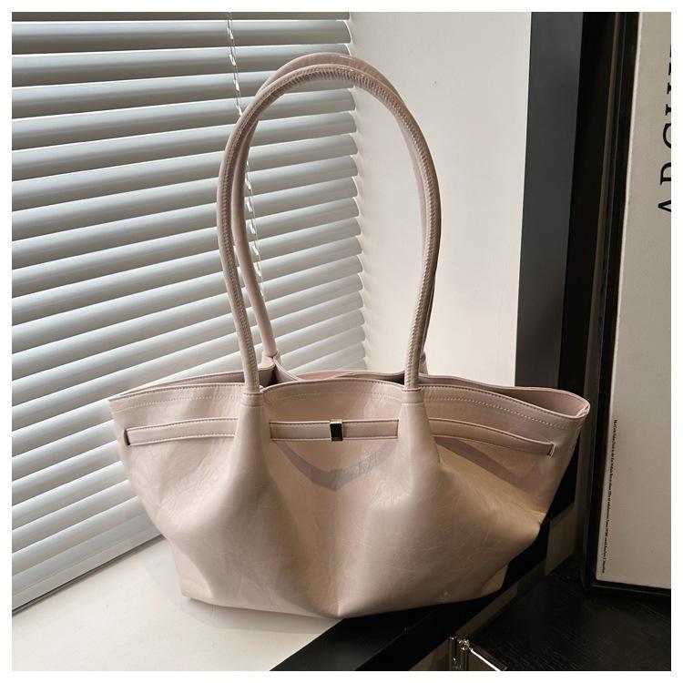 

Large capacity underarm bag women s 2025 new trendy and fashionable commuter handbag minimalist pleated shoulder tote bag рожевий