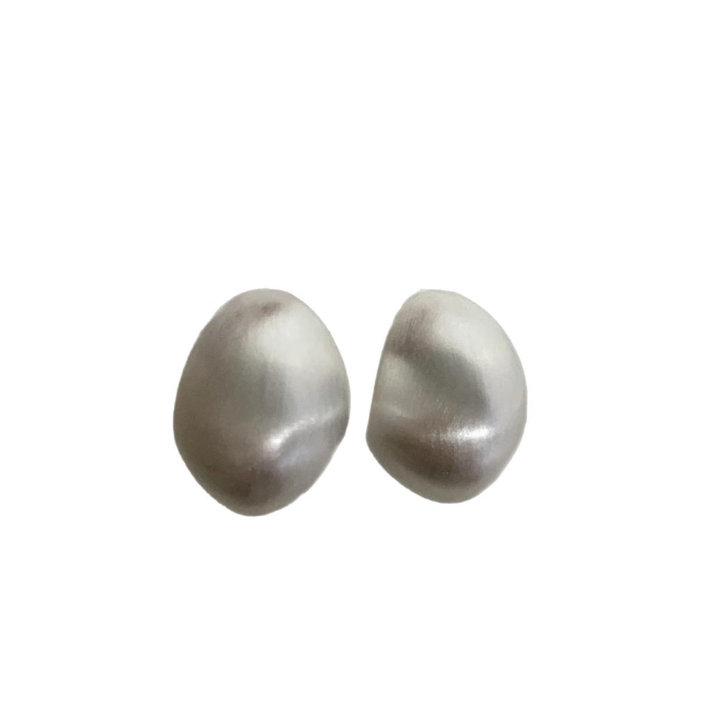 Brushed Moon Stud Earrings Are Versatile, Simple And Cold Wind Design, And High-End Earrings.