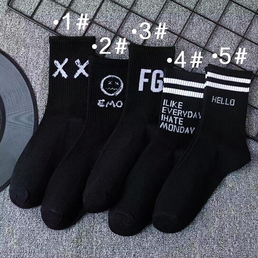 Zhuji Men's Trendy Black & White Mid-Tube Basketball Socks - Sweat-Absorbent, Breathable, Autumn/Winter.