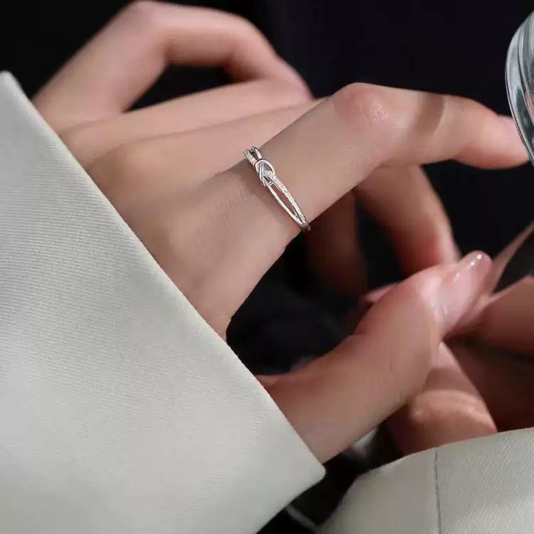 

S925 Sterling Silver Lover s Knot Women s Light Luxury Star Band Ring, Elegant Simple Index Finger Accessory Adjustable платиновий