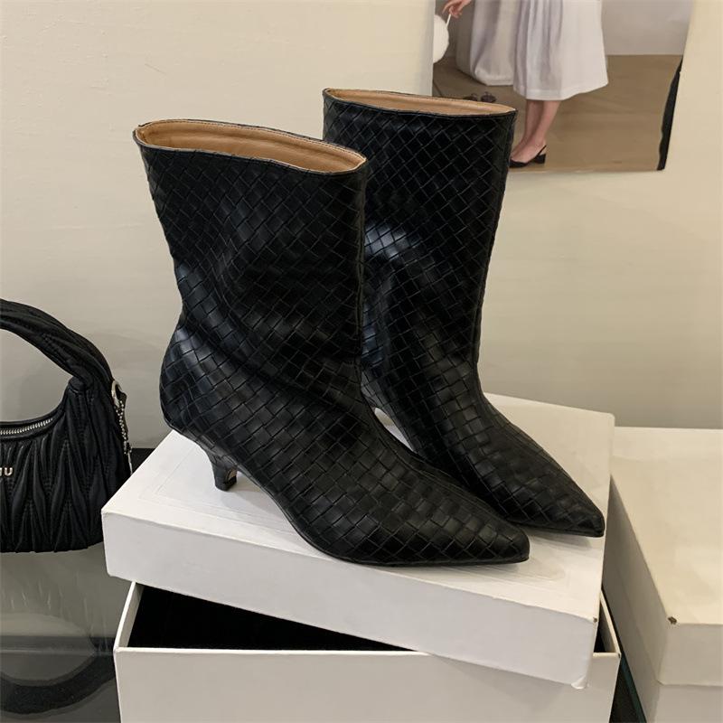 2025 autumn and winter new French retro sense woven small heel straight boots autumn and winter new pointed short boots Martin boots women 35