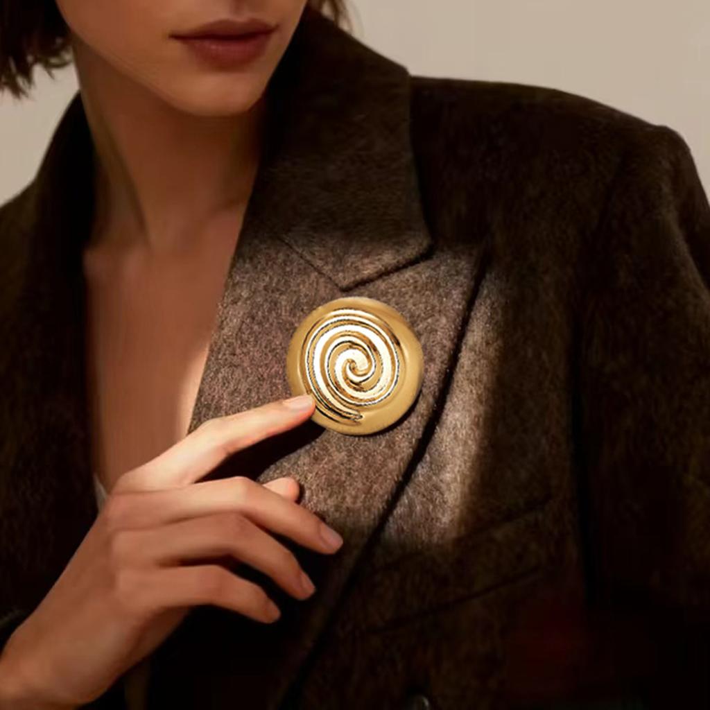 1 Fashionable and Personalized Irregular Spiral Disc Metal Brooch Suitable for Parties and Banquets