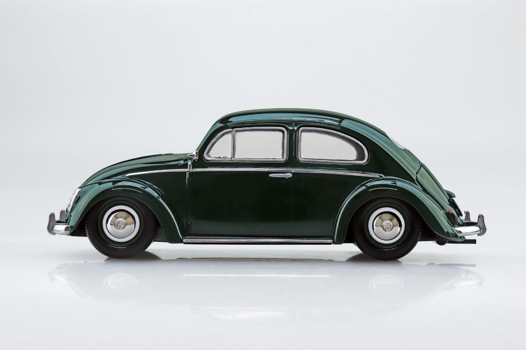 Aoshima Bunka Kyozai Rakupla Snap Kit Volkswagen Beetle Plastic Model Kit (AOSHIMA) No. 20-JG (Jungle Green) Pre-Colored