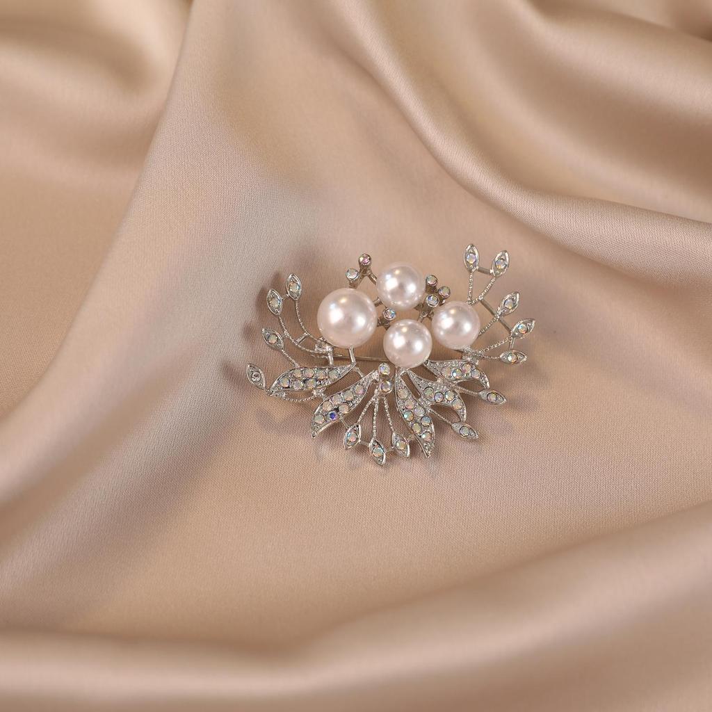 Elegant Pearl Brooch for Women's Suits - High-End Jewelry Pin