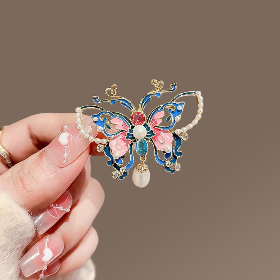 Chic Butterfly Brooch for Women - High-End Fashion Corsage