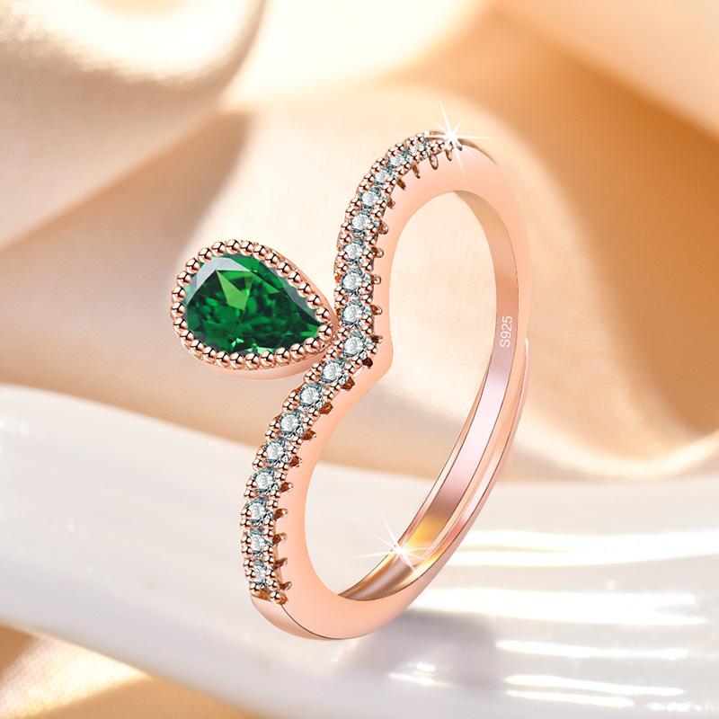 

Elegant Vintage Copper Ring With Adjustable Opening Emerald Green Stone StyleA
