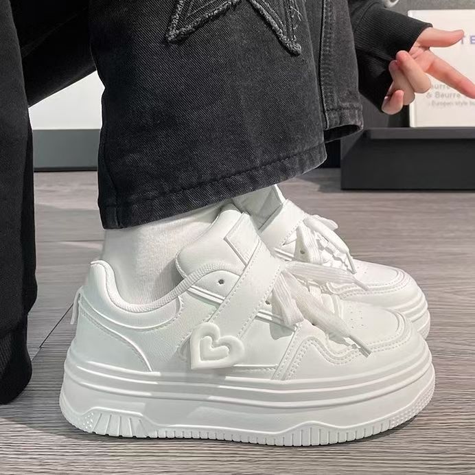 

Girls heart thick bottom love little white shoes women 2025 new ins lightweight breathable student versatile skirt board shoes 40 белый