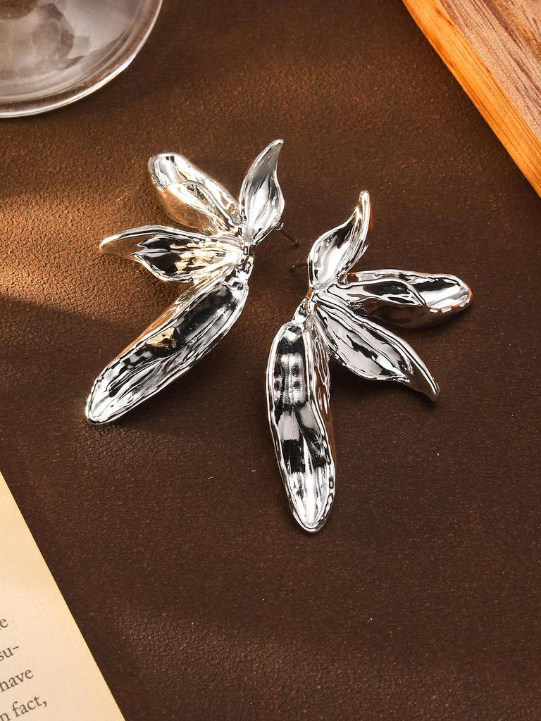 Retro 3D Big Flower Leaf Earrings: High-End Luxury Studs with Exaggerated Style and Fashionable Personality