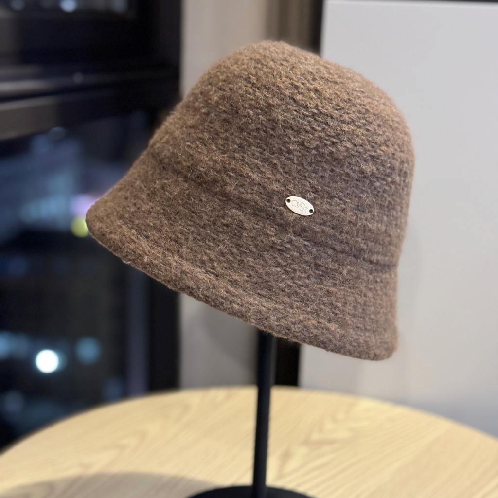 כובע סרוג אלגנטי בסגנון יפני חדש לנשים, סתיו וחורף, חם ויפה, כובע דלי מצמר, כובע פישרמן טרנדי עם סימן עגול קטן