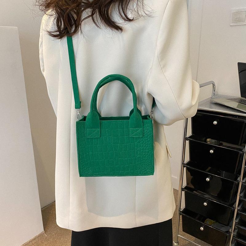 Женская сумка через плечо — фото 6