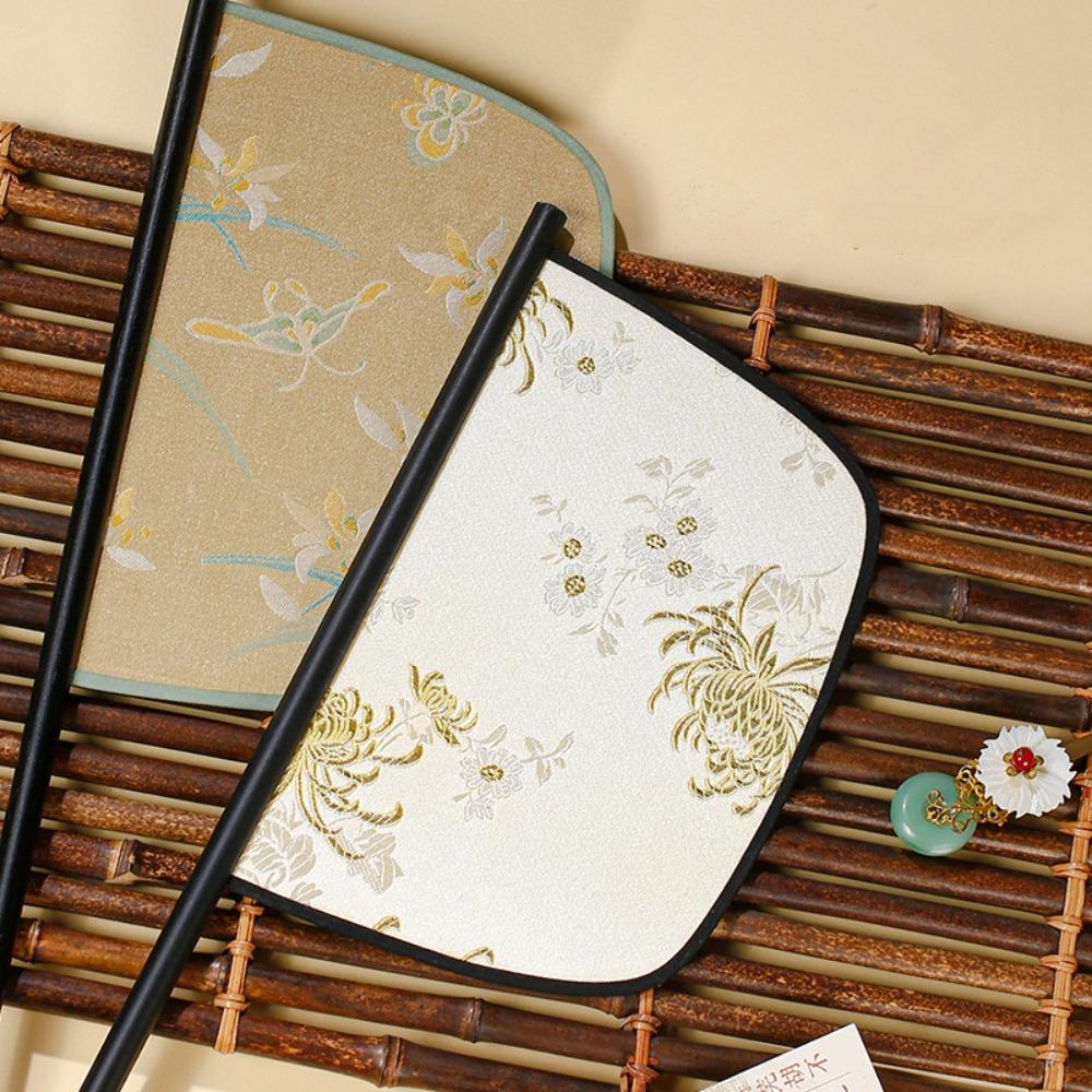 Exquisiter Fächer im chinesischen Stil Klassischer dekorativer Fächer Tragbarer Handwerksfächer Sommer