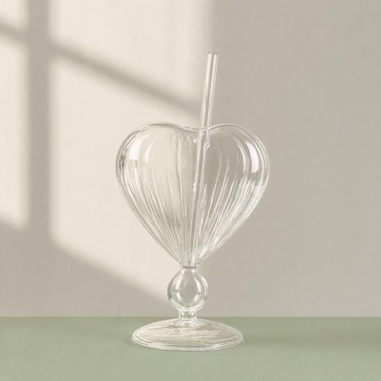 Kreativer herzförmiger Kelch mit Strohhalm, Personalisierter Glas-Wein-Saftbecher, Herzförmiges Stielglas für Champagner Martini, Hochzeitsgeschenk