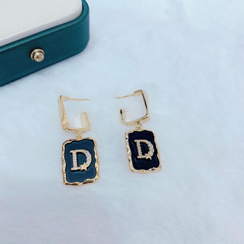 Silver Needle Square Letter D Micro Inlaid New Light Luxury Niche Design Fashionable Earrings for Women .