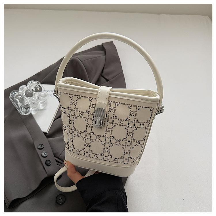 Small bag women's handbag 2025 new summer super popular bucket bag niche design women's messenger bag tide