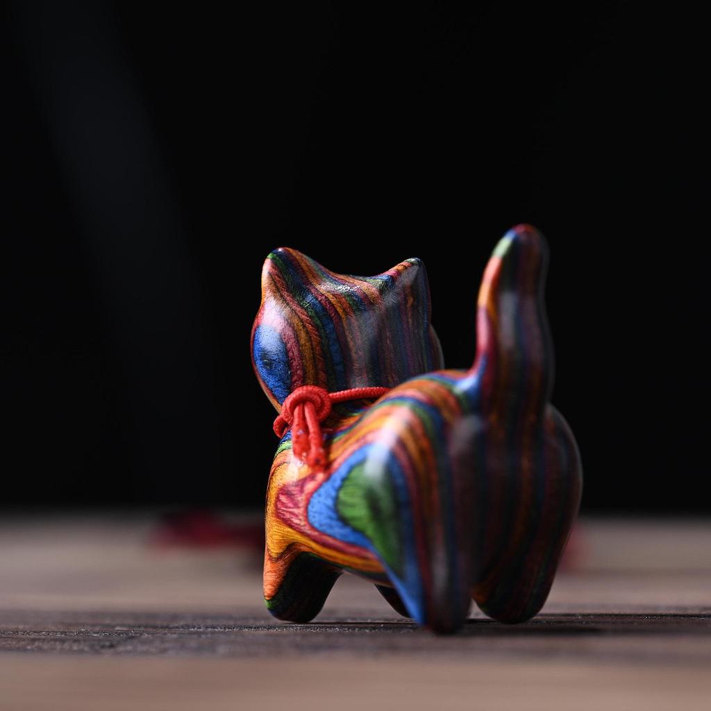 Rainbow Wood Carving: Cute Cat Desktop Ornament - Creative Miniatures for Home Decor