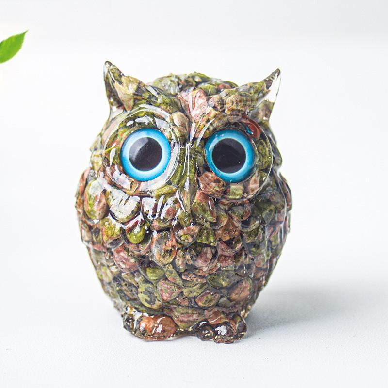 Uil als bureaudecoratie van kristalhars met glinsterende steentjes, ideaal als cadeau voor thuis of op kantoor.