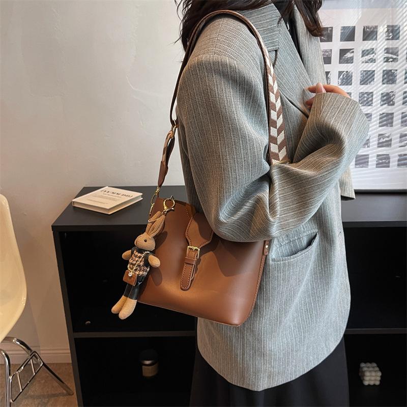 Tooxika Popular Small Bag For Women, New Style, Fashionable Wide-band Messenger Bag, Popular Niche Design Bucket Bag