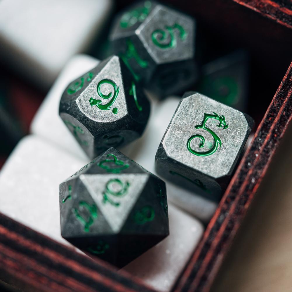 Cusdie Metal D&D Dice with Dragon Font 7Pcs DND Polyhedral Dice Set for Role Playing Game Tabletop Pathfinder Board Games