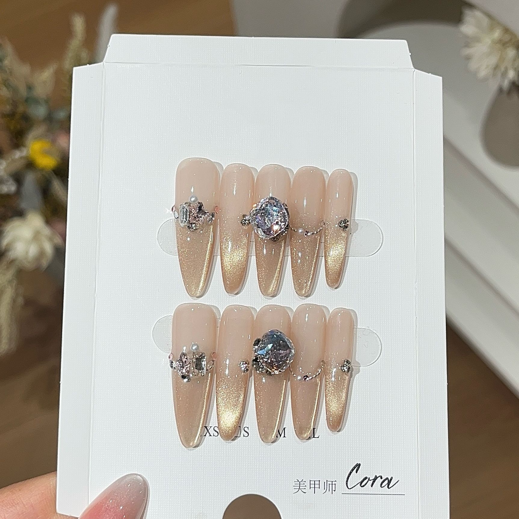 

Чисто ручная работа Флэш Французский Стеклянный Бисер Кошачий Глаз K9 Патч Съемная Носимая Броня L