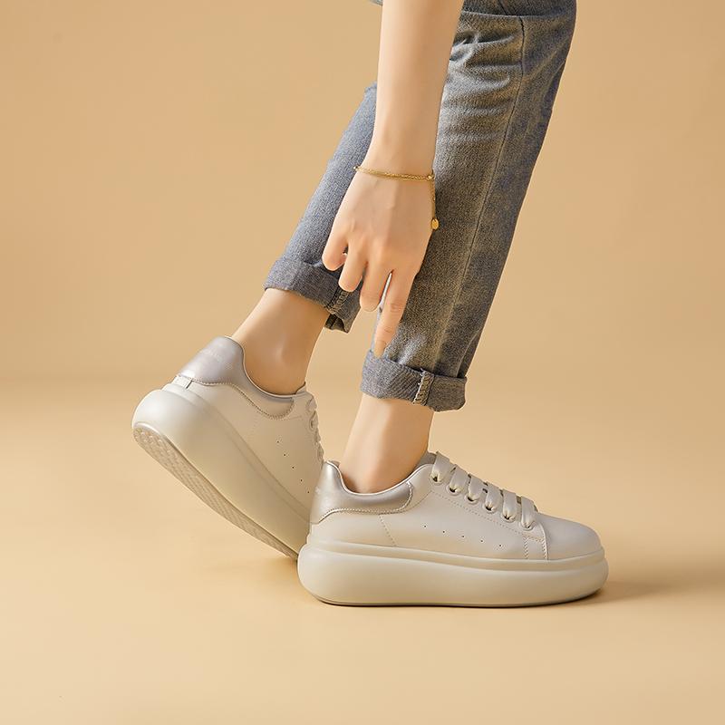 Glossy Heel Tab Sneakers Women Five Eyelet Platform Round Toe Slanted Vent Marks Thick Pale Shoes