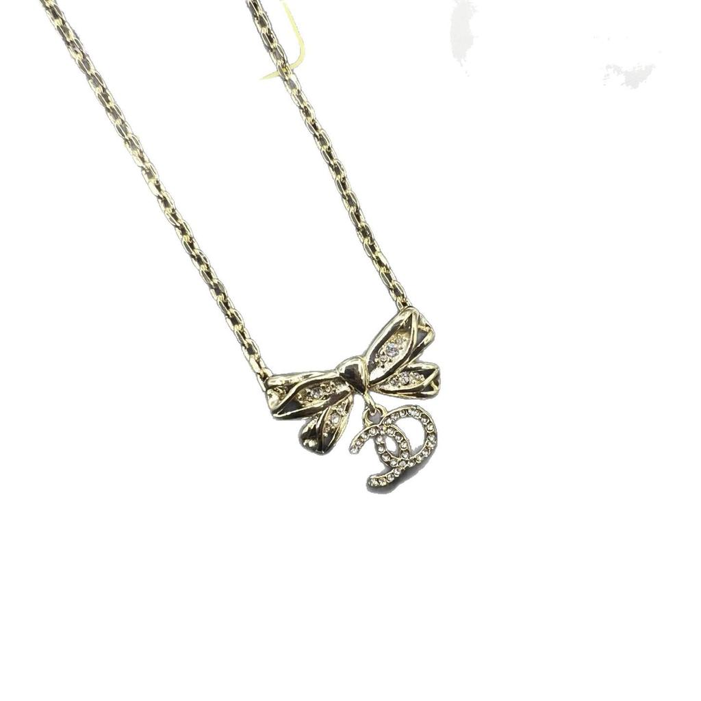 Xiangjia Luxe Naszyjnik z Wisiorkiem Kokardka i Diament - Elegancki Mały Styl Zapachowy Damski Łańcuszek na Obojczyk