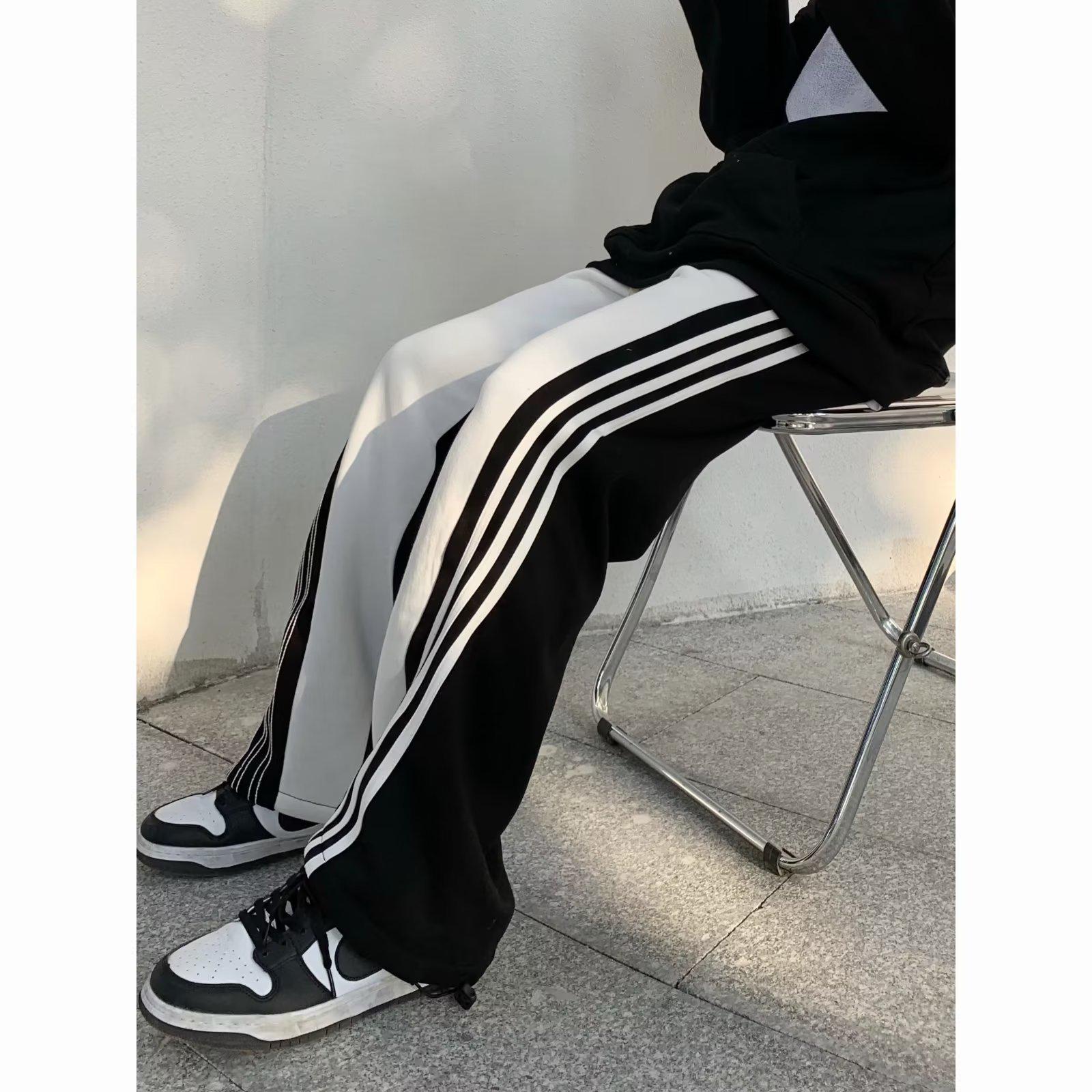 

Мужские белые брюки прямого кроя с широкими штанинами - Весна/Лето 2023, Американский уличный стиль, Длина в пол, Повседневная спортивная одежда. M чёрный