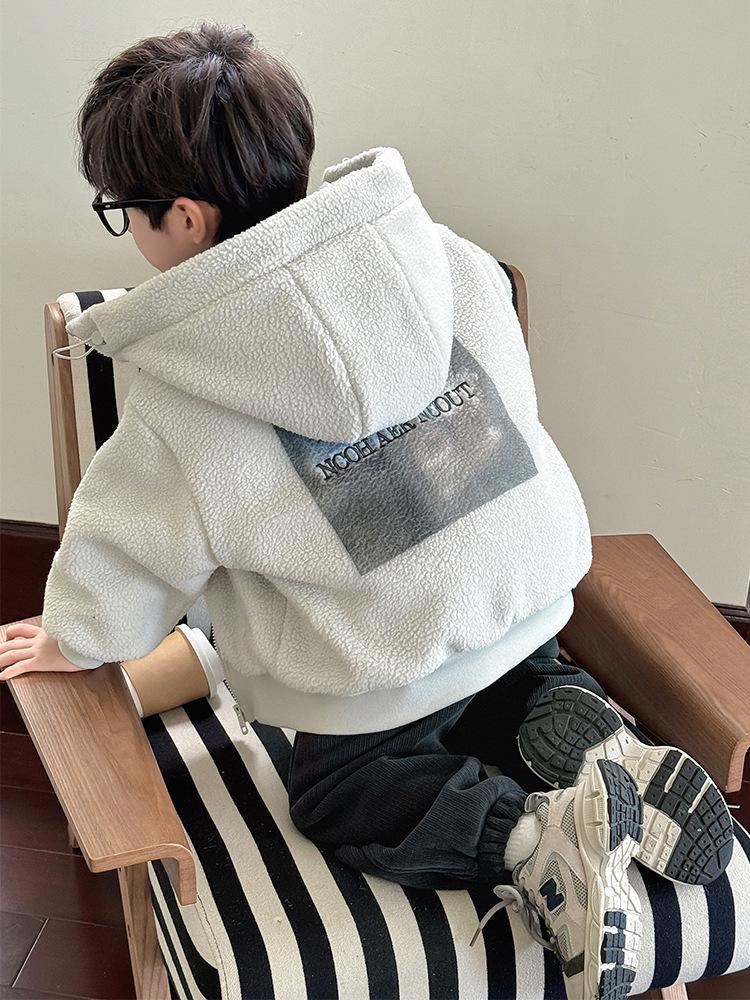 Fairy Tale Memory Boys' Winter Coat 2025: Fashionable Fuzzy Thickened Warm Sweater for Boys' Autumn/Winter.