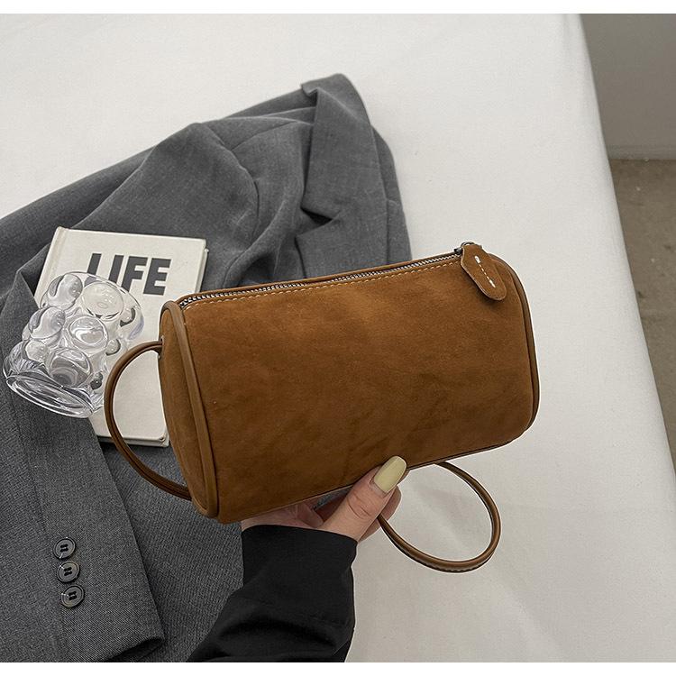 

Лето 2025 новая сумка-бостон модная универсальная нишевая дизайнерская сумка-мессенджер женская матовая сумка-цилиндр для поездок на работу коричневый