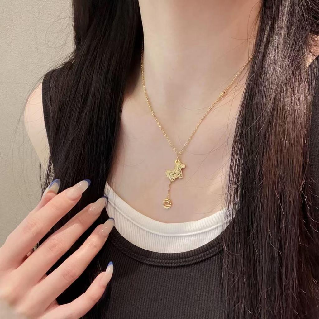 Nickel Silver Plated Crushed Ice Golden Horse Tassel Necklace: Zodiac Year of the Horse, High-End Feel.