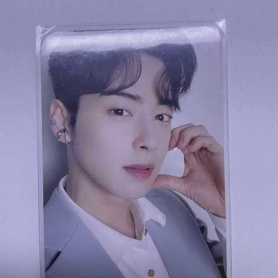 

Astro Eunwoo Gate Way Photocard
