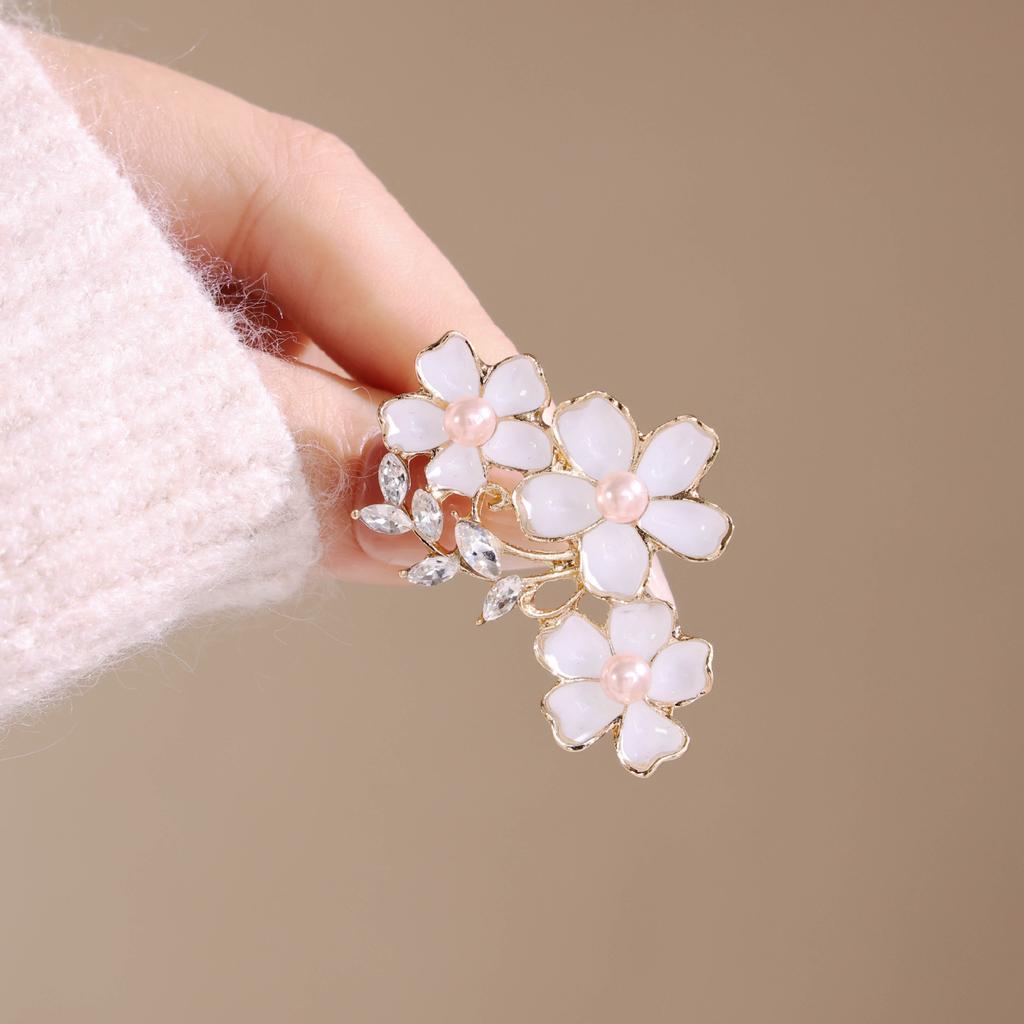 New Chinese Flower Pearl Brooch High-end Femininity Elegant Pin Coat Suit Button Corsage Accessories