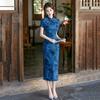 Schmaler blauer neuer chinesischer langer Cheongsam im Stil der Republik China, verbesserter junger weiblicher Retro-Stil, schmale Taille, Alltagskleidung