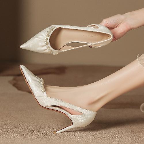 

Мода Женщины Ледяной Шелк Ажурные Жемчужные Туфли на Высоком Каблуке Осень Французский Острый Носок Тонкий Каблук Вулканизированная Обувь Элегантный Дизайн 39